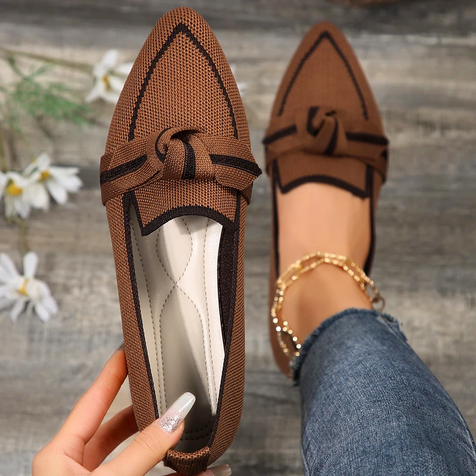 Charming Knot Pointed Flats