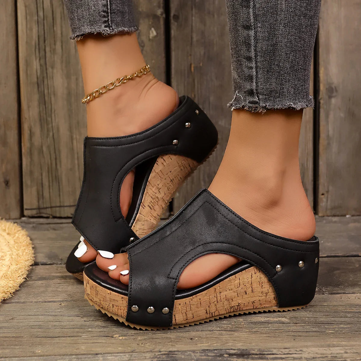 CircleWaltz Mid Heel Wedge Sandals